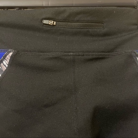 Fabletics Athletic Workout Back Pockets Capri Leggings - Picture 8 of 11